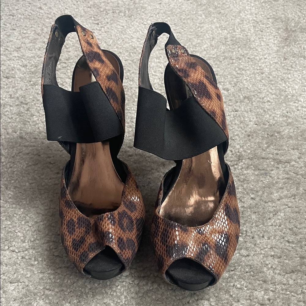 Simply Vera Vera Wang Brown Leopard Heels